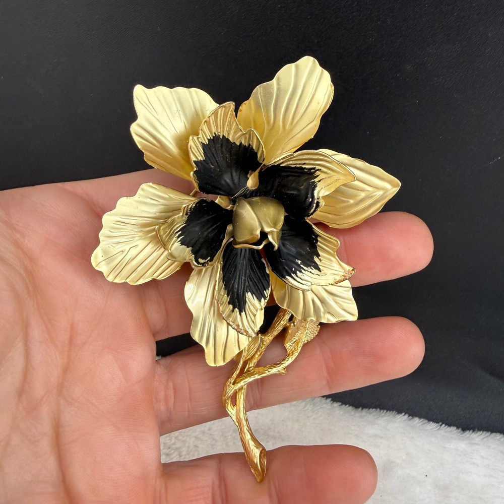Vintage Hedy Flower Brooch Gold Black Enamel Textured Floral Pin READ
